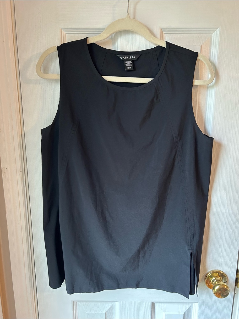 Athleta Black Sleeveless Scoop-Neck Shell Top